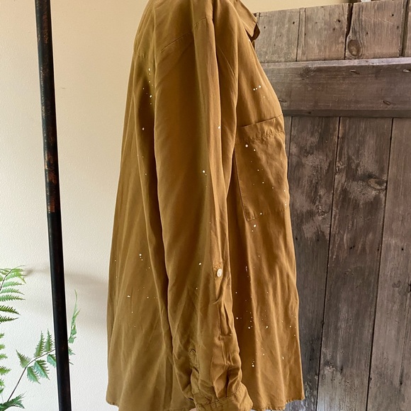 NWOT Thread & supply button down - Picture 5 of 9